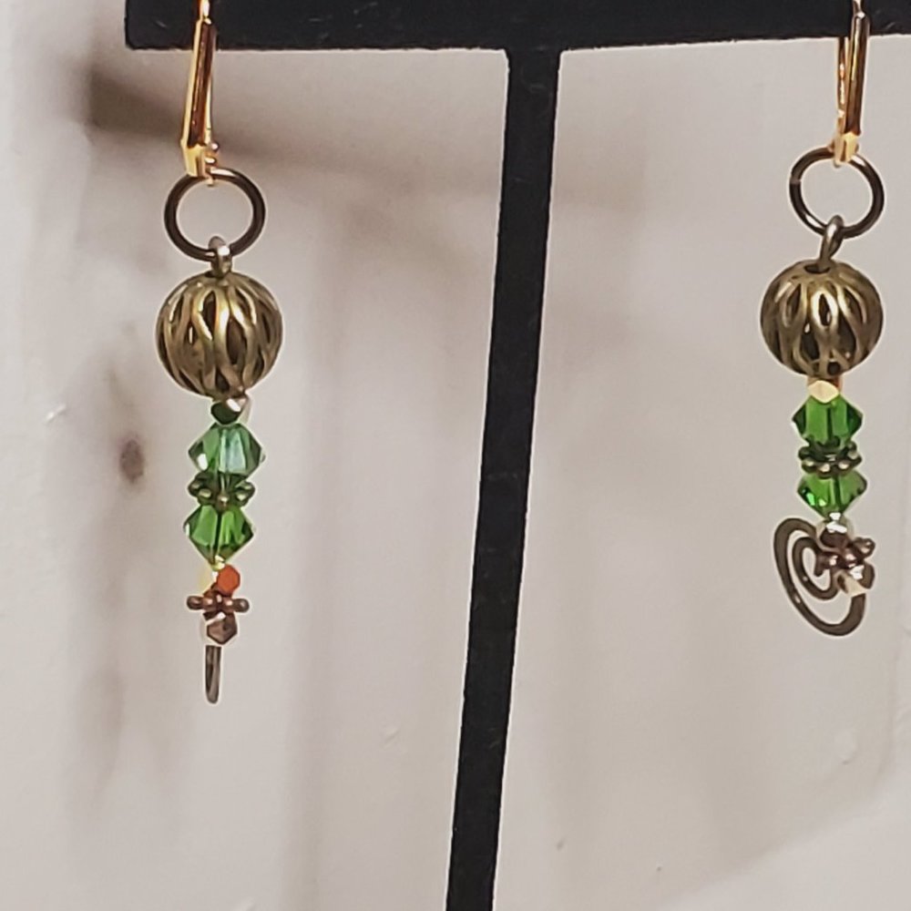 GREENLY- QUEEN BEADED DANGLE EARRINGS.